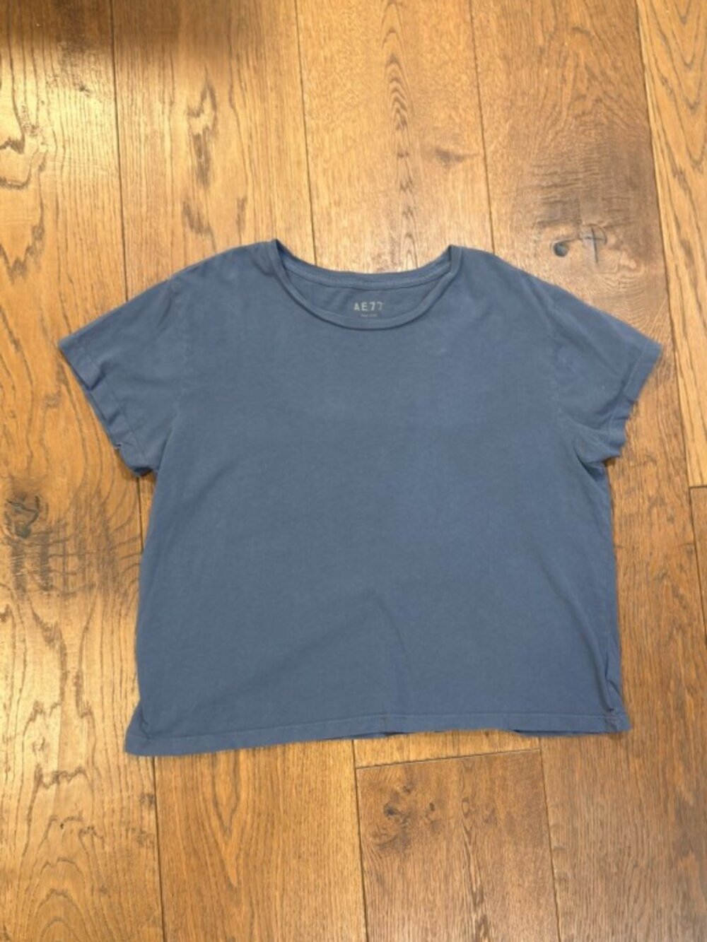 AE77 American Eagle Women’s Medium Washed Navy Blue T-Shirt Tee